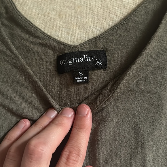 Originality Shirt size Small - Picture 2 of 3